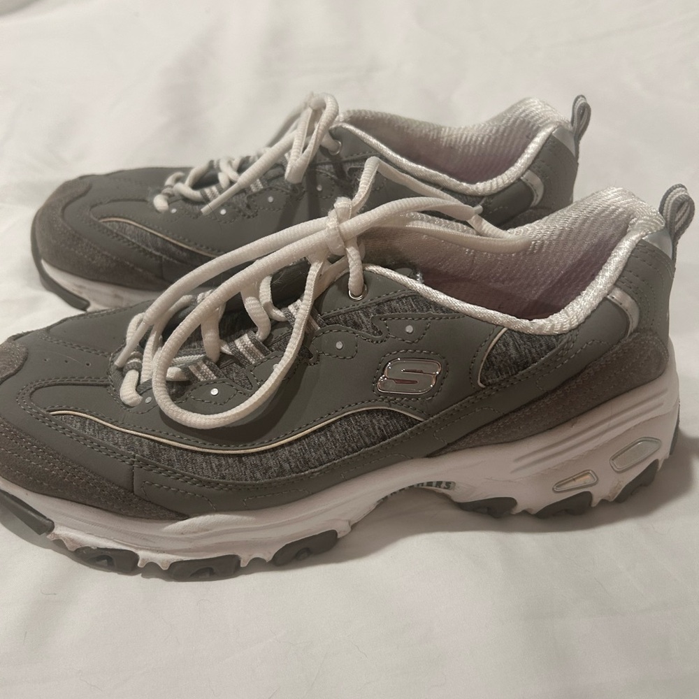 Skechers Gray and White Sneakers with Breathable Mesh - Picture 4 of 8